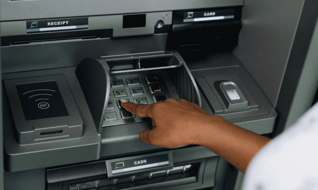 Πριν εισάγετε την κάρτα σας σε ένα ΑΤΜ ελέγξτε ένα πράγμα - Όλοι πρέπει να το γνωρίζουν αυτό