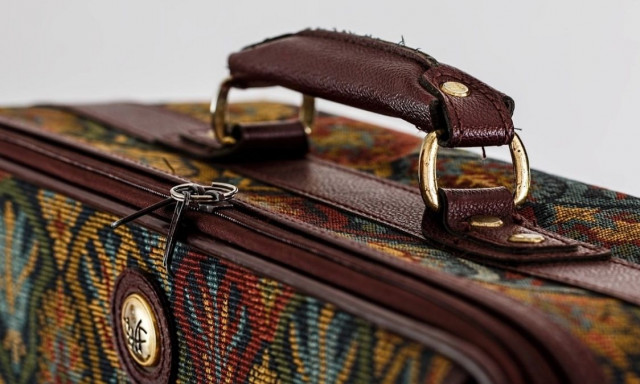 Απίστευτο κι όμως αληθινό: Μπασκετμπολίστας μετέφερε την... αγάπη του σε μία βαλίτσα (vid)