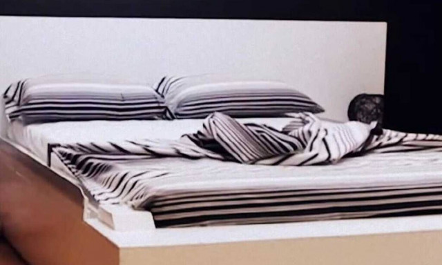 Είναι το πιο βρώμικο ρούχο και όλοι πηγαίνουμε για ύπνο με αυτό