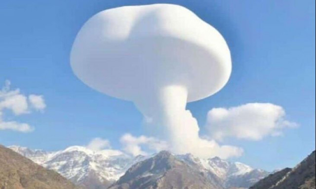Σύννεφο σαν μανιτάρι εμφανίσθηκε στον ουρανό της Τουρκίας – Εντυπωσιακές εικόνες