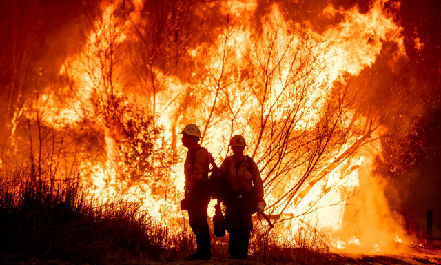 Λος Άντζελες: Τέσσερα τα κύρια μέτωπα που καίνε ακόμα – Γιατί είναι δύσκολο να ελεγχθούν