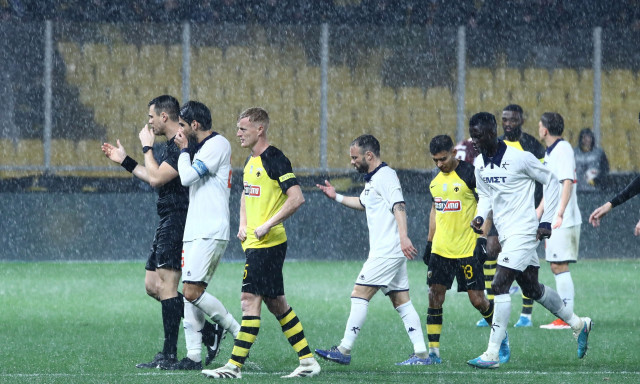 ΑΕΚ – Athens Kallithea: Προσωρινή διακοπή στην OPAP Arena | Άνοιξαν οι ουρανοί στη Νέα Φιλαδέλφεια