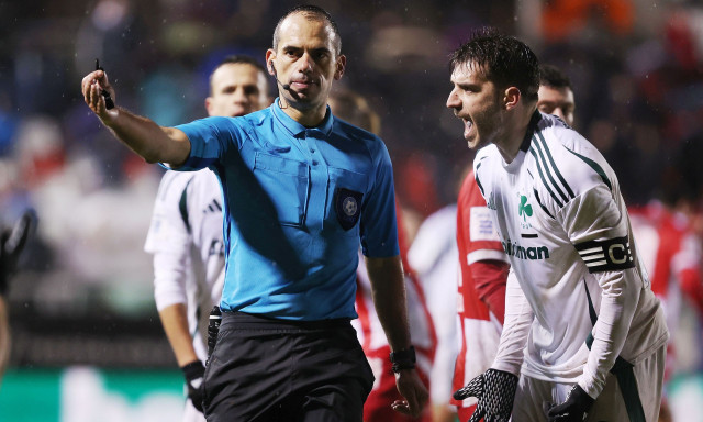 Super League: Η διαιτησία στο προσκήνιο – Πληθαίνουν οι φωνές διαμαρτυρίας το τελευταίο διάστημα