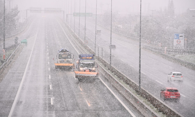 Κακοκαιρία: Απαγόρευση κυκλοφορίας βαρέων οχημάτων – Κλειστά τα σχολεία αύριο στη Δυτική Μακεδονία