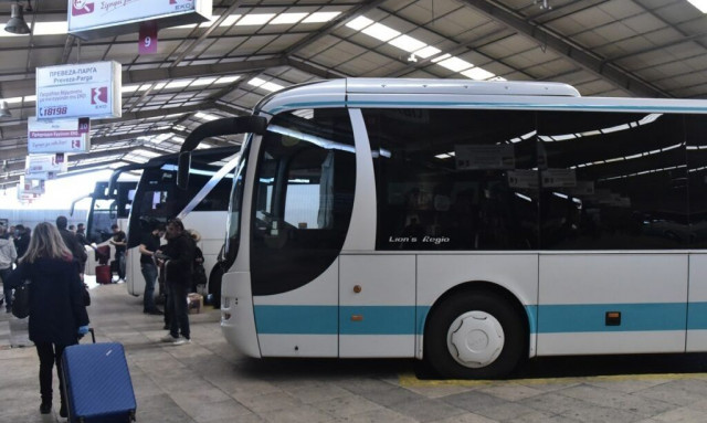 Θεσσαλονίκη: Συνελήφθη 29χρονος που παρενόχλησε 24χρονη μέσα σε λεωφορείο των ΚΤΕΛ