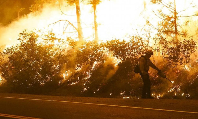 Εφιάλτης στην Καλιφόρνια: Εξαπλώνονται οι πυρκαγιές καθώς ξαναδυναμώνουν οι άνεμοι