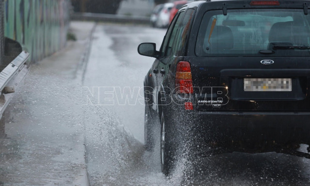 Καιρός: Πλημμύρισε ξανά η Λεωφόρος Ποσειδώνος - Πού υπάρχει κίνηση