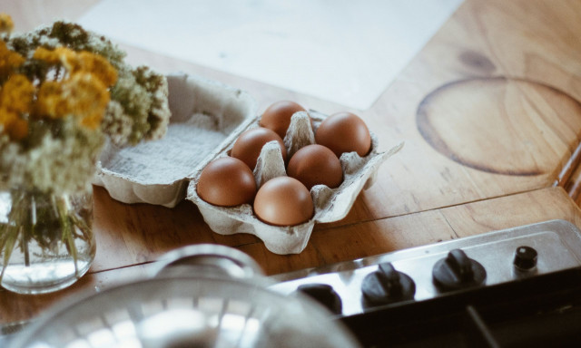 Αυγά στο ψυγείο - Γιατί πρέπει να τα τοποθετείτε με την άκρη προς τα κάτω