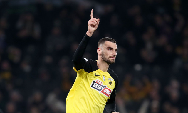 Euroleague Final Four 2025: Ο Σίμος Μήτογλου της ΑΕΚ στο πλευρό του αδερφού του, Ντίνου