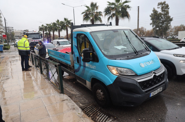 Κακοκαιρία: Με βοθρολύματα πλημμύρισε η λεωφόρος Ποσειδώνος