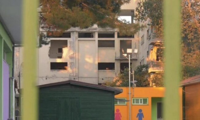 Πάτρα: Έβγαλε πιστόλι σε σχολείο γιατί τον ενοχλούσαν τα παιδιά που έπαιζαν