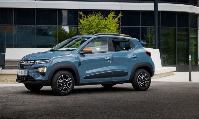 Γιατί πέφτουν οι τιμές των ηλεκτρικών στην Ευρώπη;