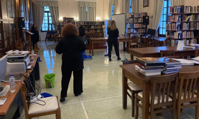 Κακοκαιρία - Ζάκυνθος: Πλημμύρισε η Δημόσια Ιστορική Βιβλιοθήκη από την έντονη βροχόπτωση