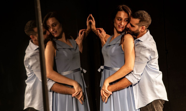 Θέατρο Αλάμπρα: Δείτε τις πρώτες φωτογραφίες από την παράσταση «Forget me Not»