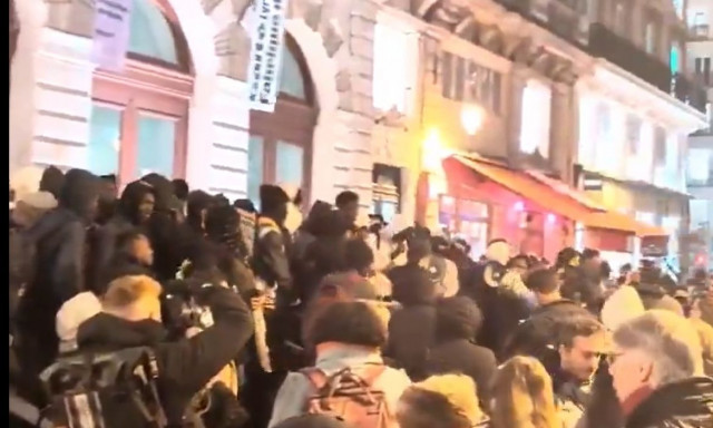 Παρίσι: Με χρεωκοπία κινδυνεύει θέατρο που κατέλαβαν μετανάστες μετά από εκδήλωση «αλληλεγγύης»