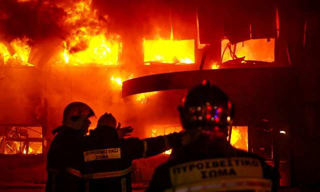 Καραμολέγκος: Συνεχίζεται η λειτουργία του εργοστασίου μετά τη φωτιά στο Κορωπί