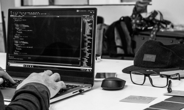 Η απάτη του Αγίου Βαλεντίνου: Οι απατεώνες αναζητούν θύματα ενόψει της γιορτής των ερωτευμένων