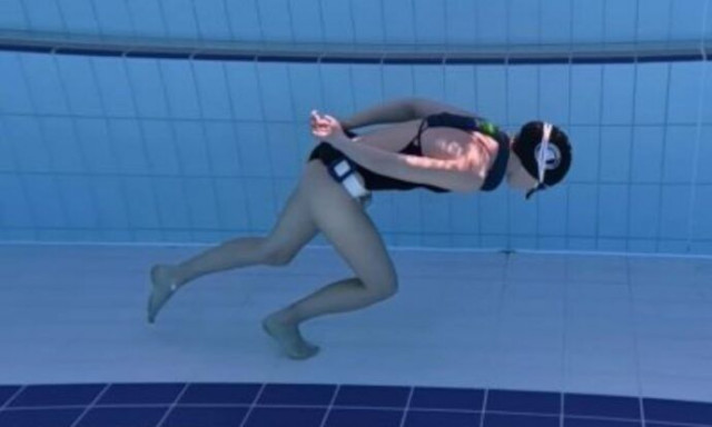 Η γυναίκα που έκανε τη μεγαλύτερη υποβρύχια «βόλτα» με μια μόνο ανάσα - Κέρδισε Ρεκόρ Γκίνες