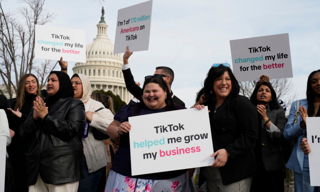 Με οικονομική καταστροφή απειλούνται οι επαγγελματίες TikTokερς ενόψει της απαγόρευσης στις ΗΠΑ