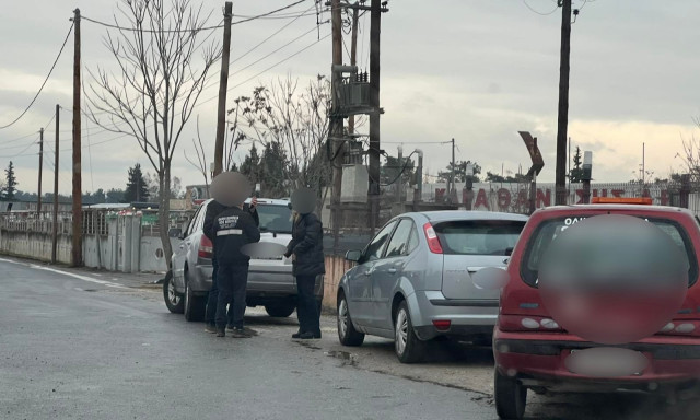Λάρισα: Παράσυρση πεζού από αυτοκίνητο – Μεταφέρθηκε με τραύματα στο νοσοκομείο