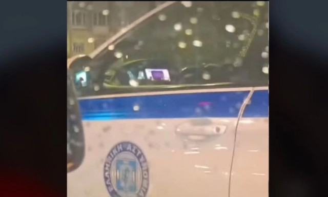 Αστυνομικοί έπαιζαν «φρουτάκια» μέσα σε περιπολικό: «Οι ΔΙΑΣ θα έμπαιναν πιο εύκολα μπόνους»