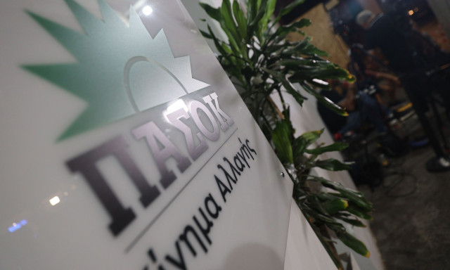 Τα βλέμματα στο ΠΑΣΟΚ για τη δική του πρόταση ΠτΔ: Ποια είναι τα τρία ονόματα που «παίζουν»