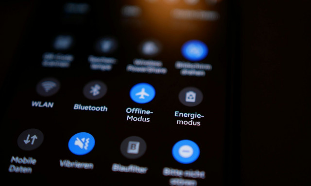 Γιατί πρέπει να ενεργοποιείτε τη «λειτουργία πτήσης» στο κινητό σας όταν πετάτε