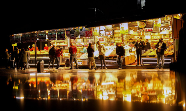 Τουρκία: «Δηλητηρίαση από νοθευμένο αλκοόλ» σκοτώνει 33 και στέλνει δεκάδες στο νοσοκομείο