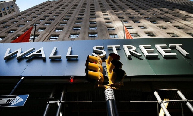 Αβεβαιότητα στη Wall Street μετά τις δηλώσεις Πάουελ για τα επιτόκια