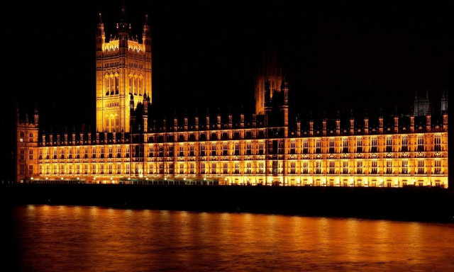 Βρετανία: Κλείνει δημοφιλές μπαρ στο κοινοβούλιο λόγω περιστατικού drink spiking