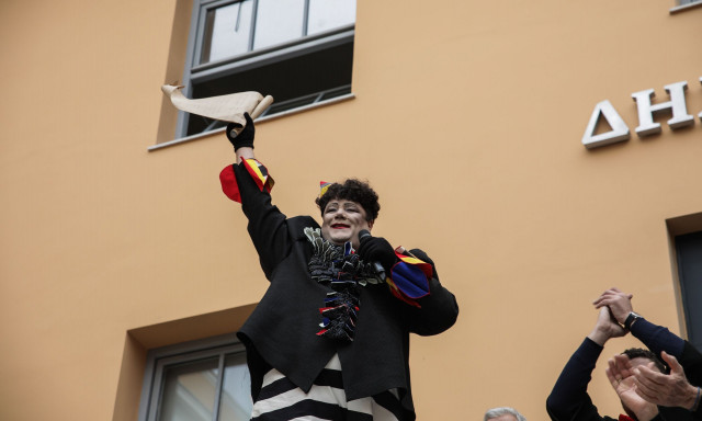 Πατρινό καρναβάλι 2025: Σε ξέφρενους ρυθμούς η πόλη - Στις 21:00 η τελετή έναρξης