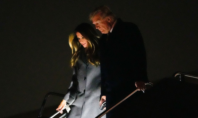 Ντόναλντ Τραμπ: Έφτασε στην Ουάσινγκτον - Ο «Έλβις Πρίσλεϊ» και τα πυροτεχνήματα