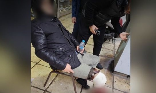 Αθήνα: «Ήρωας» αστυνομικός έσωσε τυφλό ηλικιωμένο από ακατάσχετη αιμορραγία