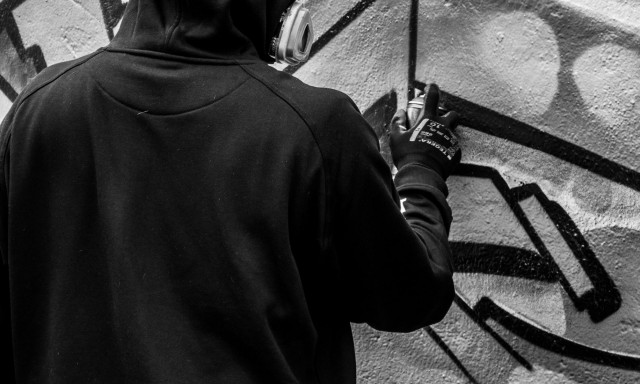 Θεσσαλονίκη: Τρεις συλλήψεις νεαρών για γκράφιτι σε υπόγεια διάβαση