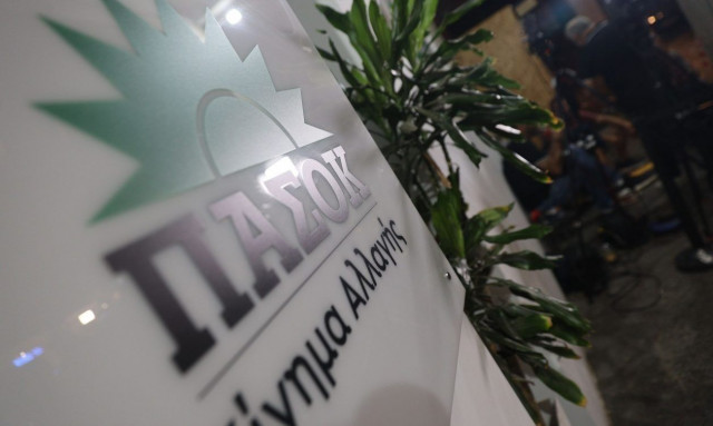 Το ΠΑΣΟΚ απαντά στον Μαρινάκη: «Ας μην αναμασά την ίδια καραμέλα»