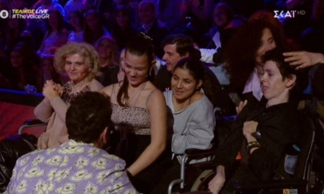 Όλος ο κόσμος αποθεώνει τον Μαζωνάκη για την χθεσινή του κίνηση στο Voice