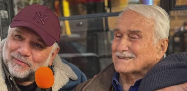 Γρηγόρης Αρναούτογλου: Η σπάνια φωτογραφία με τον πατέρα του - Θα εμφανιστεί σε εκπομπή του