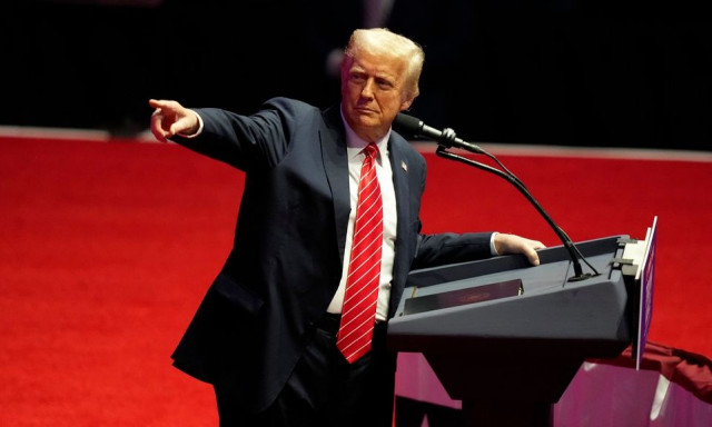 Τραμπ: Το «τσουνάμι» των εκτελεστικών διαταγμάτων του 47ου προέδρου των ΗΠΑ