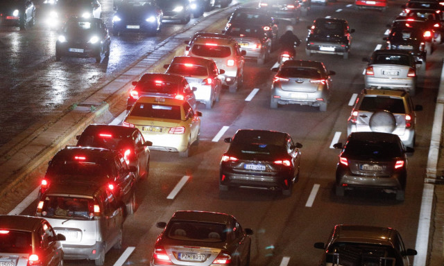 Κυκλοφοριακό «κομφούζιο» στην Κηφισίας λόγω σύγκρουσης οχημάτων