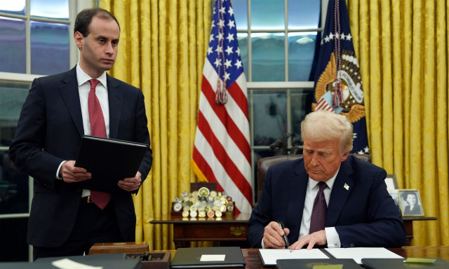 Λευκός Οίκος: Επιστροφή της προτομής του Τσόρτσιλ στο Οβάλ Γραφείο