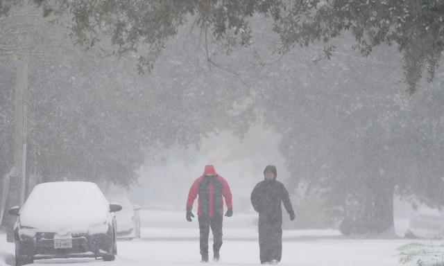 ΗΠΑ: Σπάνια χιονοθύελλα, με χιόνια, ισχυρούς ανέμους, σε Τέξας και Φλόριντα (Βίντεο)