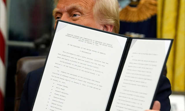 Τραμπ: Αποσύρει τις ΗΠΑ από τον ΠΟΥ - Τέλος σε ιθαγένεια για παιδιά μεταναστων