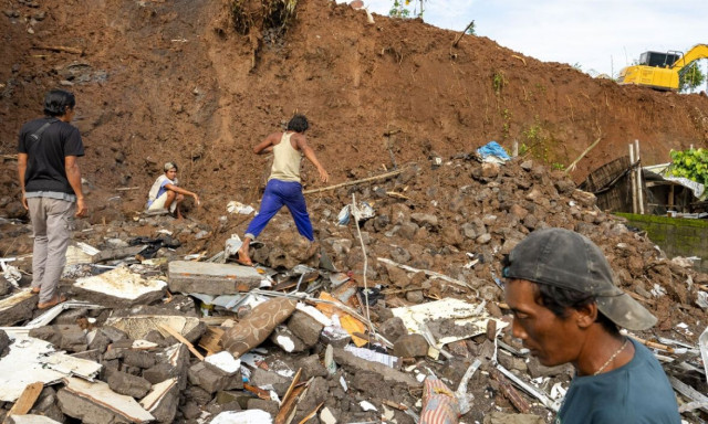 Ινδονησία: 16 νεκροί και 10 τραυματίες από κατολίσθηση στην Κεντρική Ιάβα