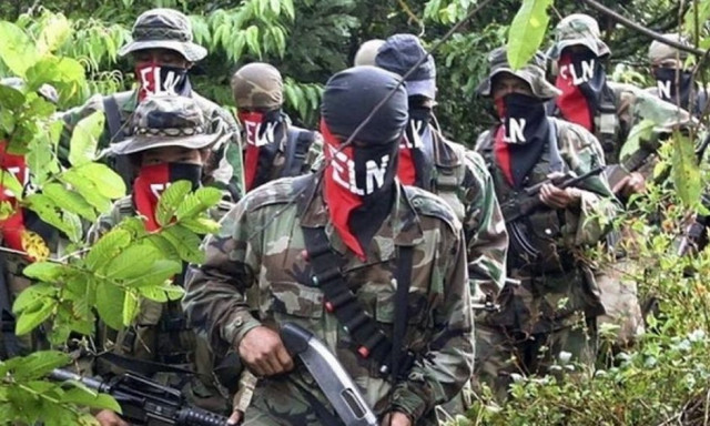 Νέα έκρηξη βίας στην Κολομβία: Δεκάδες νεκροί και μάχες μεταξύ των ειδικών δυνάμεων και ανταρτών