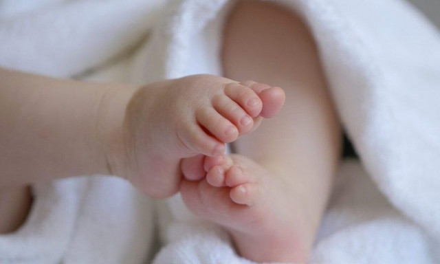 Εμπόριο βρεφών: Νέα προθεσμία για να απολογηθούν πήραν οι δύο γιατροί