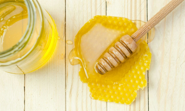 Γαλλία: Φόβοι για παρενέργειες από την κατανάλωση ενός «αφροδισιακού μελιού» που εισάγεται παράνομα