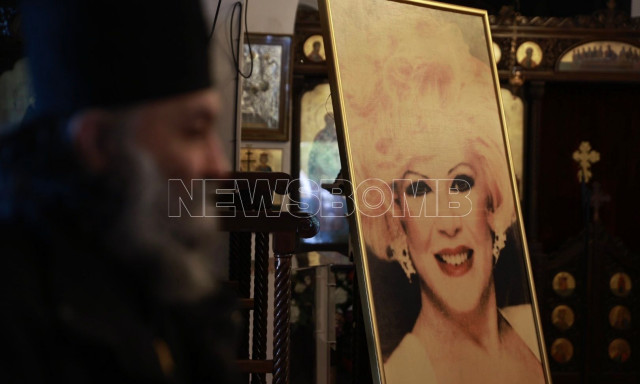 Κηδεία Καίτης Γκρέυ: Σε λαϊκό προσκύνημα η σορός της - Οι πρώτες εικόνες