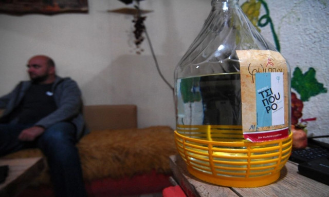 Ο περιφερειάρχης Θεσσαλίας εξηγεί γιατί το τσίπουρο με γλυκάνισο θεωρείται φαρμακευτικό ποτό