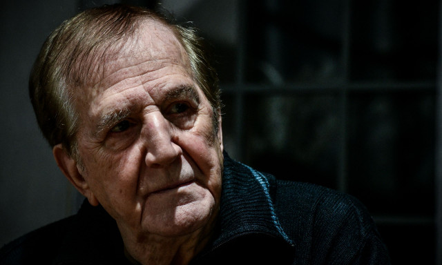 Γιώργος Κωνσταντίνου: Έκανε TikTok στα 90 του και «έριξε» το διαδίκτυο