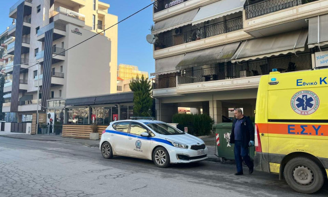 Τραγωδία στη Λάρισα: 50χρονη γυναίκα βρέθηκε νεκρή στην είσοδο του διαμερίσματός της